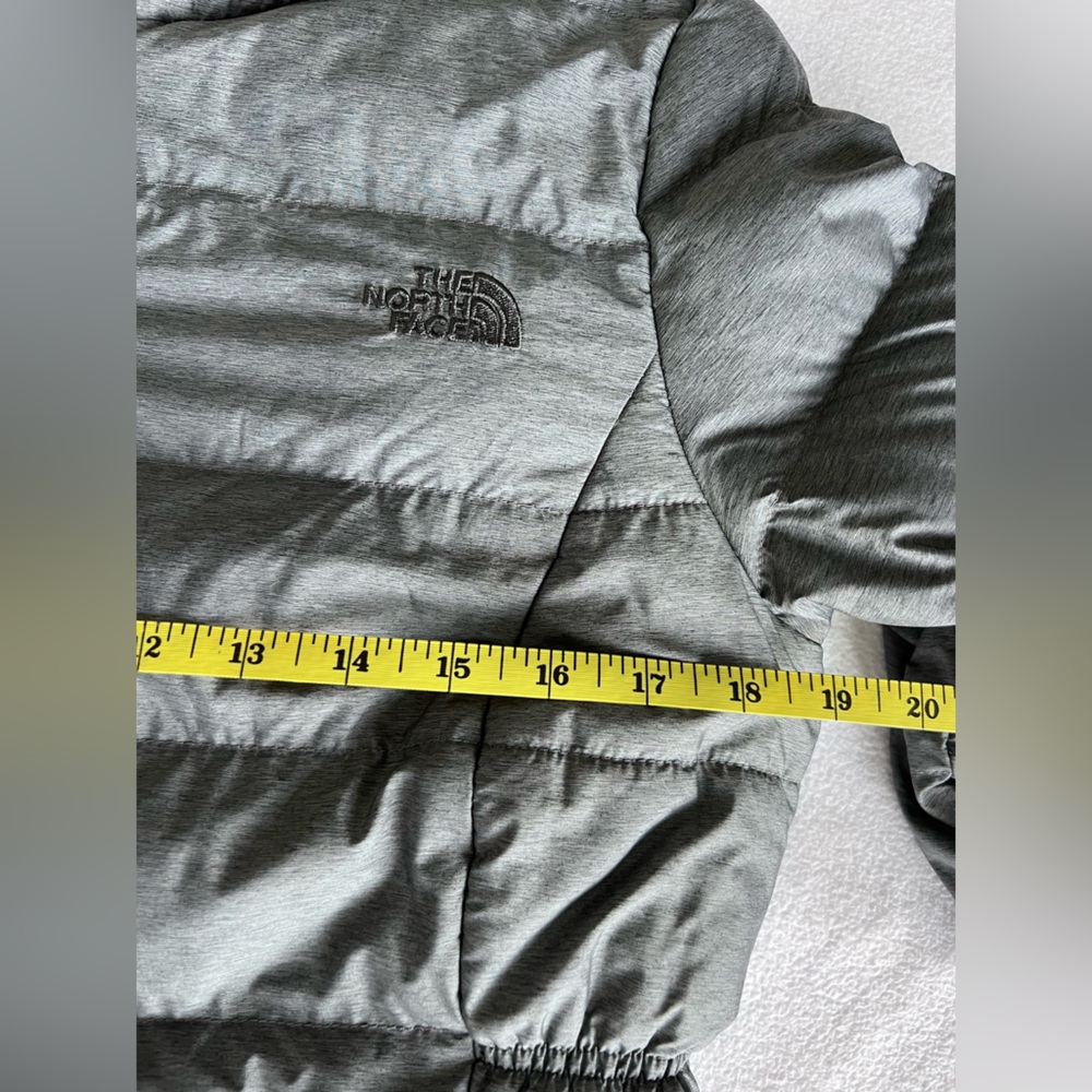 The North Face Women's Charcoal Puffer Jacket - Picture 11 of 14